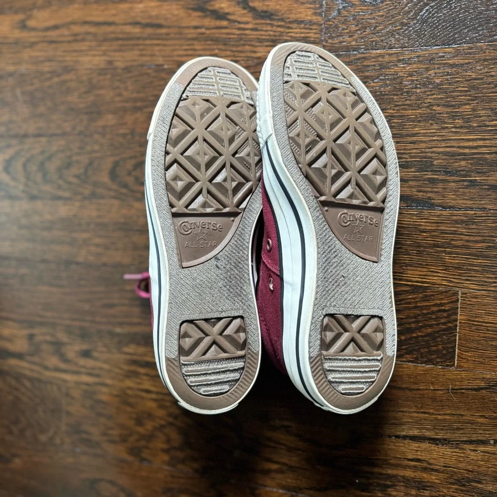 EUC Burgundy Converse Low Tops - Picture 4 of 7